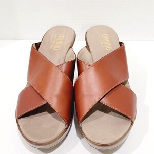 Munro American Yuma Sandals Women's Size 9.5 M Criss Cross Brown Slip On Heels